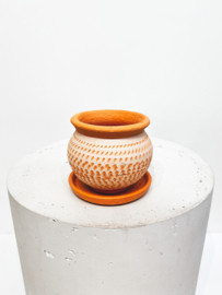 Only white engraved "moyo" terracotta pot D10