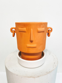 Minimal Muisca  man terracotta pot D14 + white glazed plate