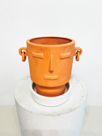 Minimal Muisca  man terracotta pot D14 + white glazed plate