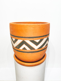 (IN SHOP ONLY!) Black & white hand painted high curved terracotta pot N4 - D30 H30