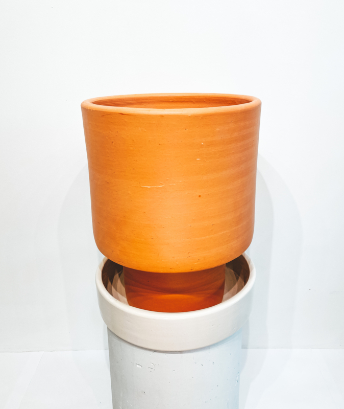 (IN SHOP ONLY!) Minimal terracotta pot D31 + white glazed plate