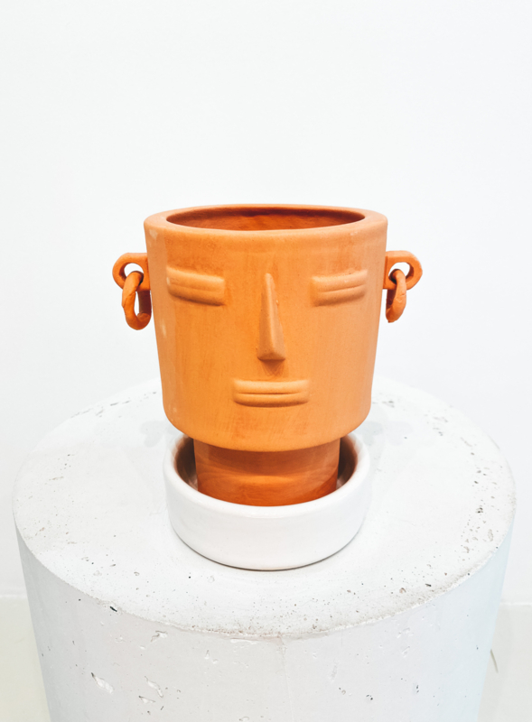 Minimal Muisca  man terracotta pot D10 + white glazed plate