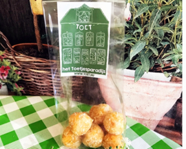 Vegan dadel-, of abrikozenbolletjes