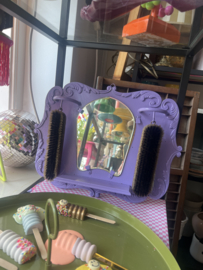 Gepimpt  sleutel/ poets setje  met spiegel voor aan de muur