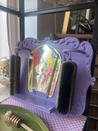 Gepimpt  sleutel/ poets setje  met spiegel voor aan de muur