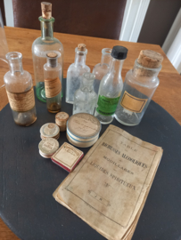 3045 oude flesjes uit de apotheek