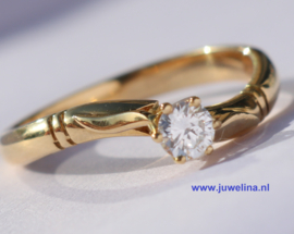 Verkocht 18 kt geelgouden ring 0.20 ct diamant VS-G