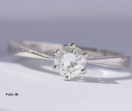 14 kt witgouden ring 0.46 ct diamant briljant