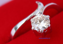 VERKOCHT 18 kt witgouden ring 0.70 ct diamant briljant