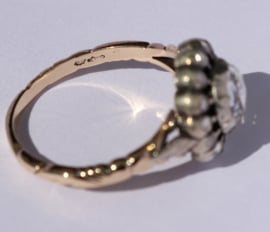 14 kt gouden antieke ring 1 ct diamant centraal, totaal 1.30 ct diamanten