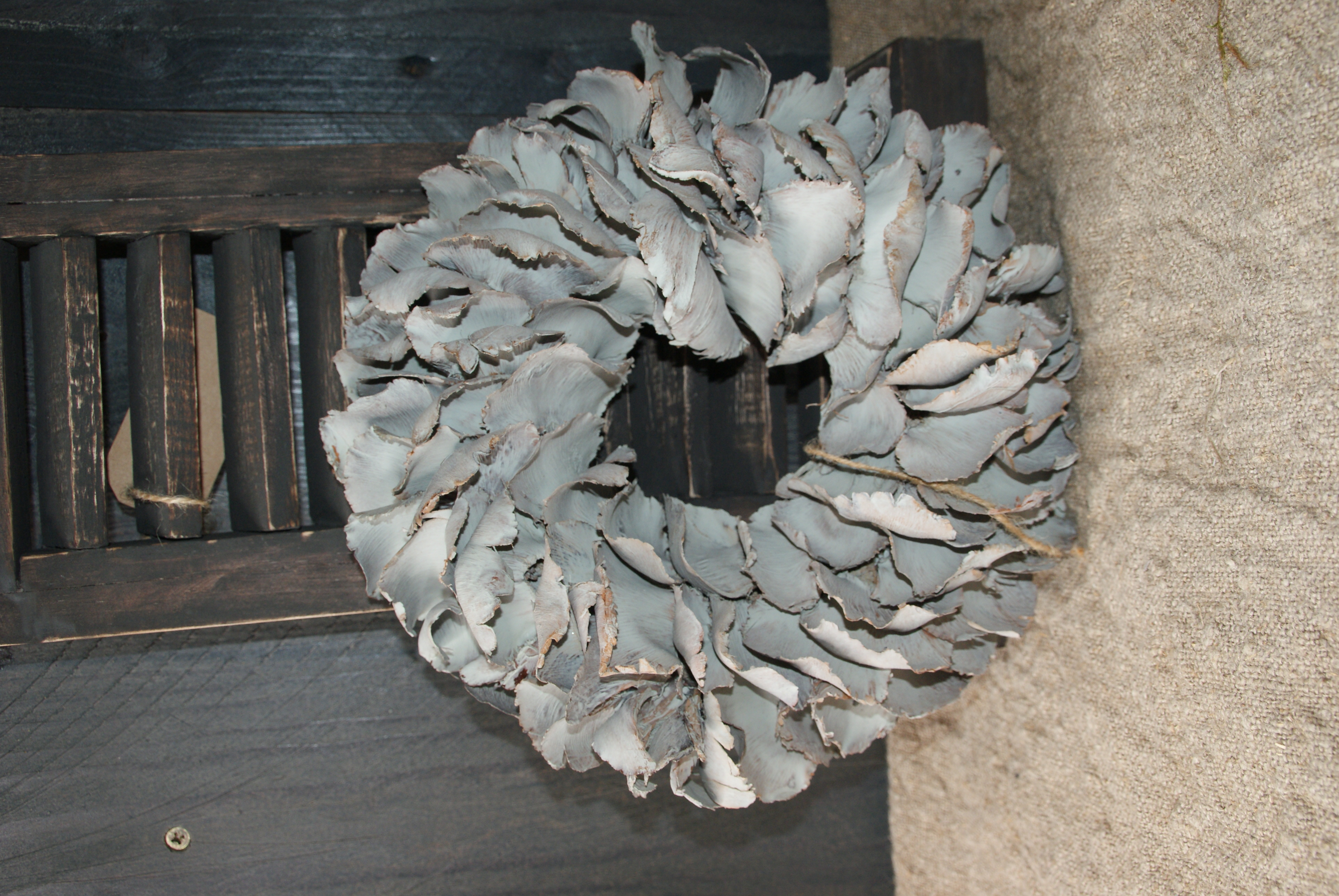 PALM PETAL WREATH 25 CM