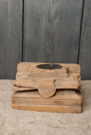 OUDE HOUTEN KANDELAAR