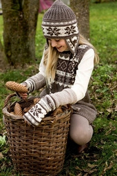 Lang Yarns breiboek Fam 222, Elle tricote
