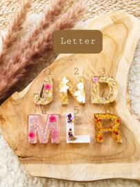 Letter wild flower necklace