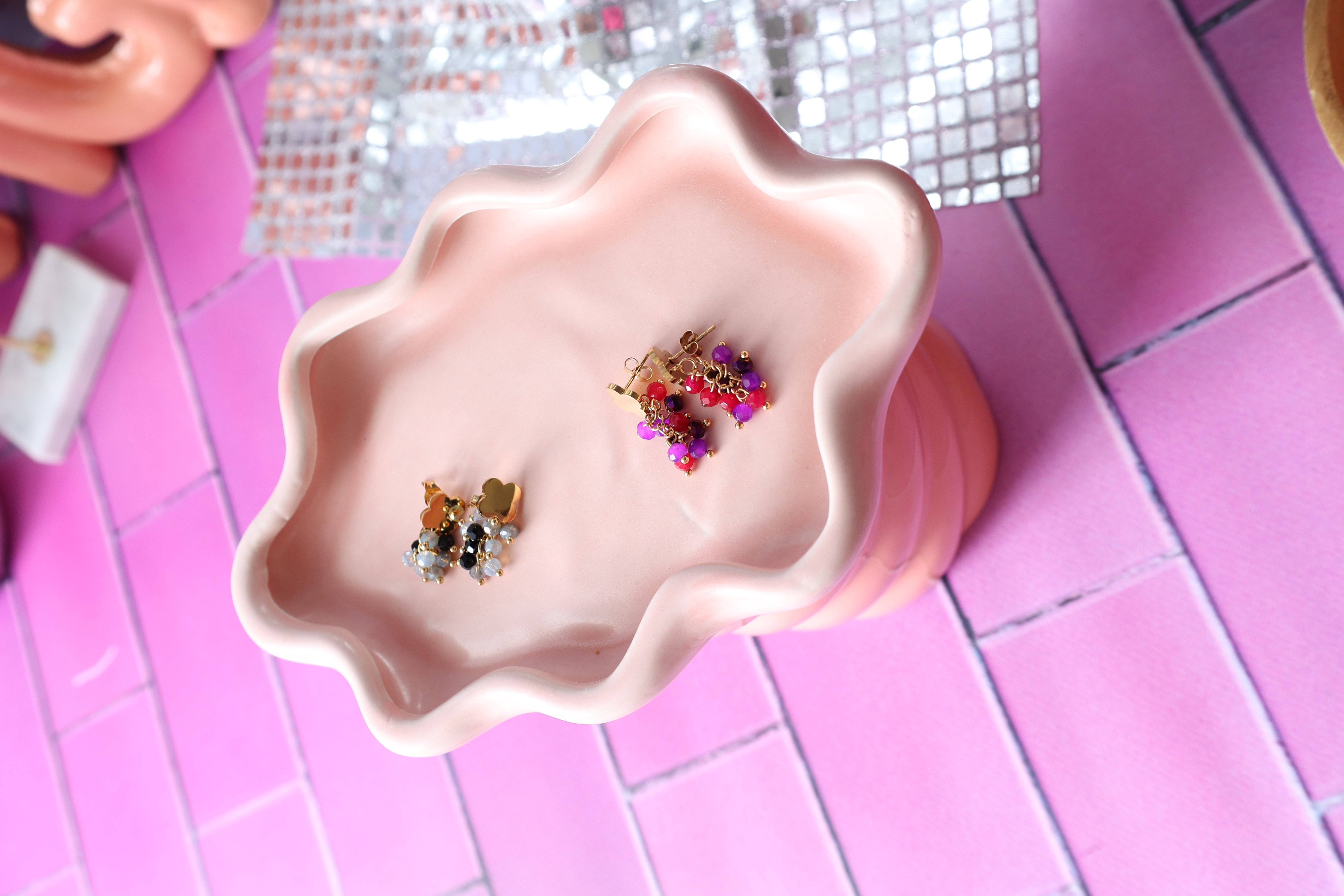 Oorbellen festive clover - Grijs