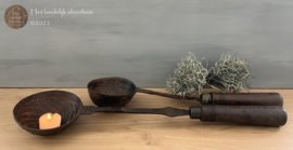 IJzeren schuimspaan met houten handvat