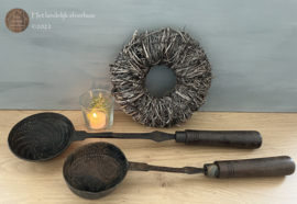 IJzeren schuimspaan met houten handvat