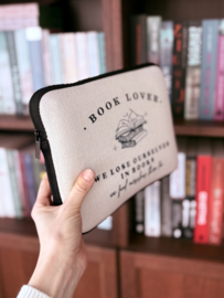 Linnen Book Sleeve - We lose ourselves in books