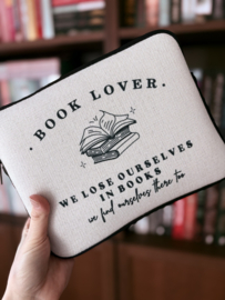 Linnen Book Sleeve - We lose ourselves in books