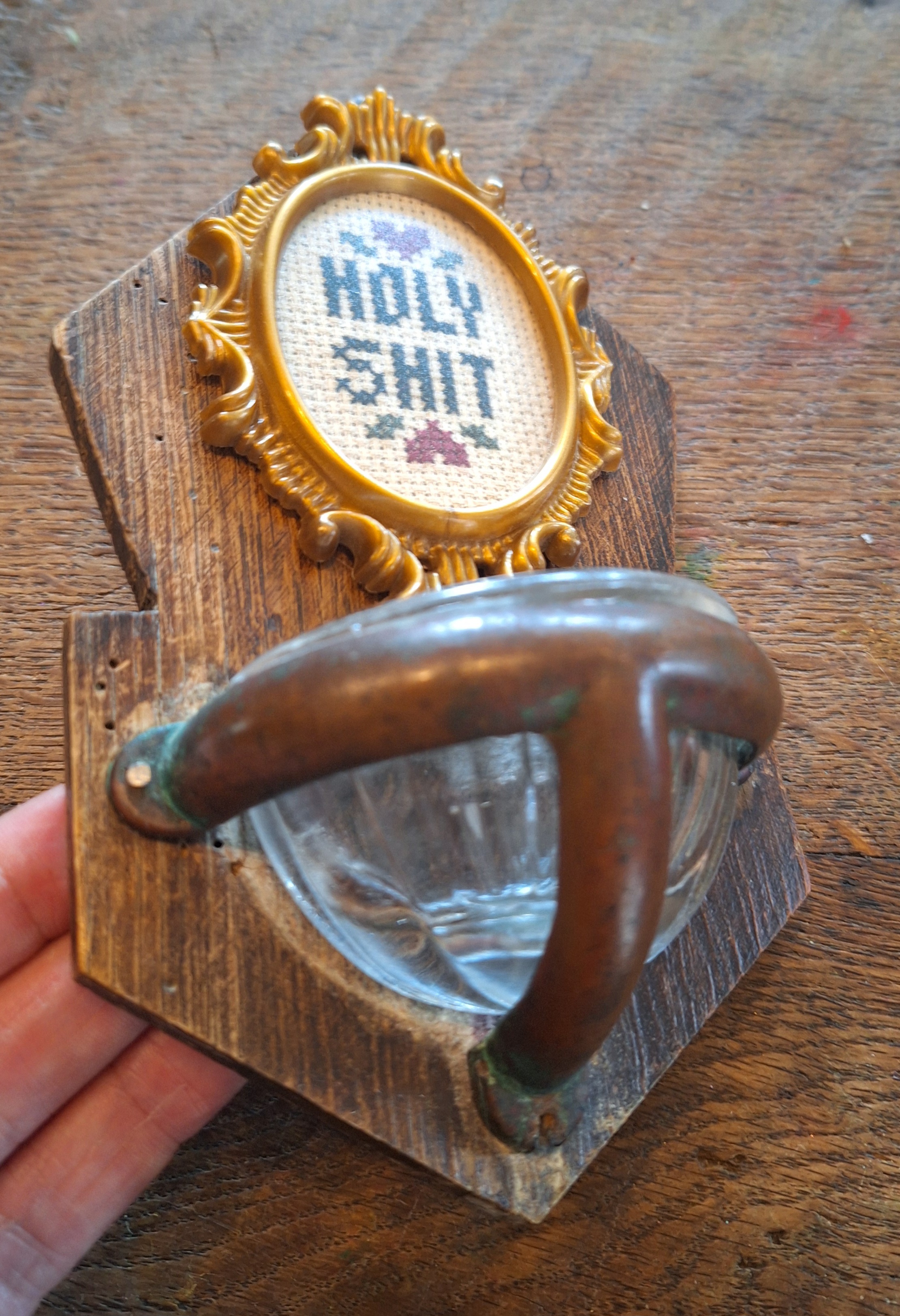 Wijwaterbakje Holy Shit