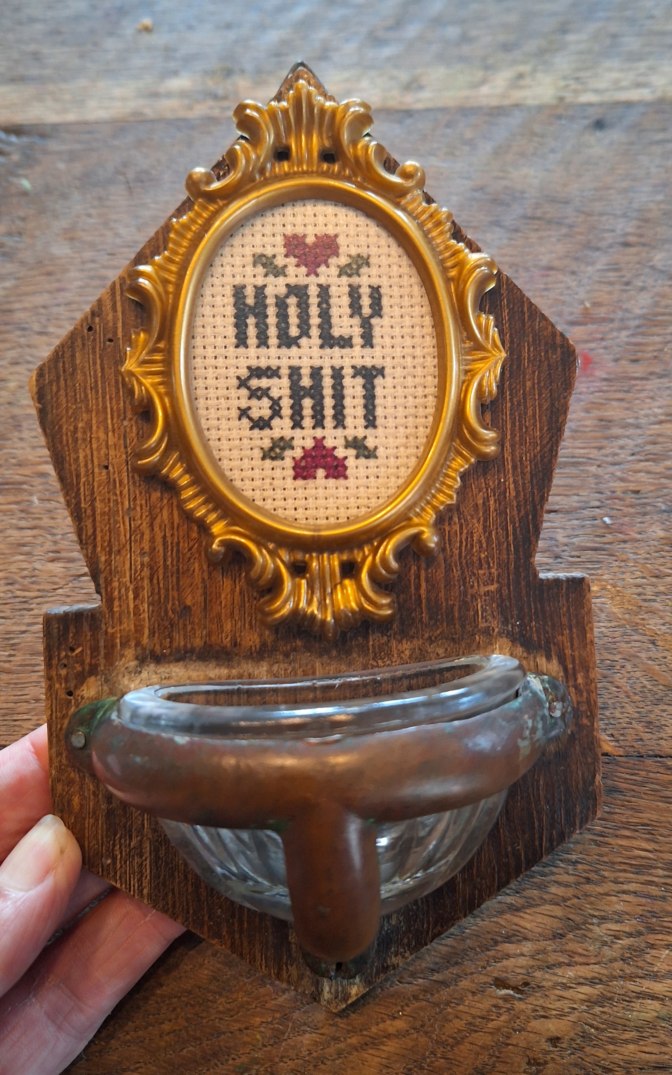 Wijwaterbakje Holy Shit