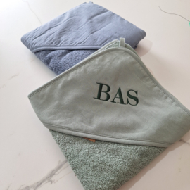 Badcape met geborduurde naam
