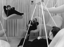 FLYING CHAIR VERNER PANTON