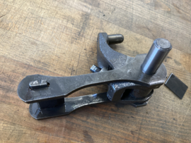 Rear band apply assembly