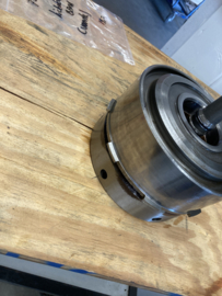Front en rear clutch retainer TF 727
