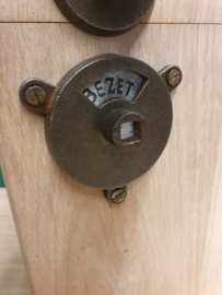 WC deursluiting ijzer geroest