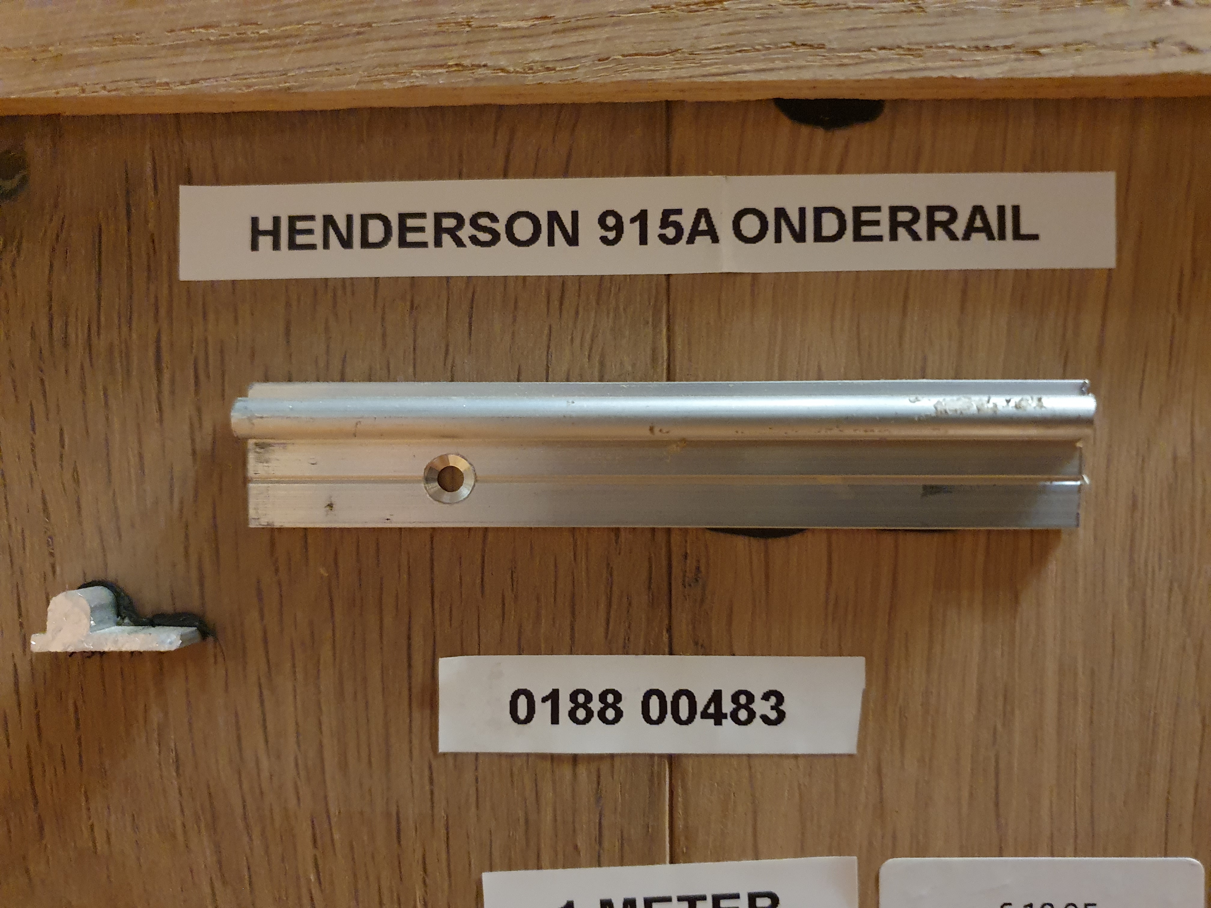Henderson 915a/1000 onderrail aluminium