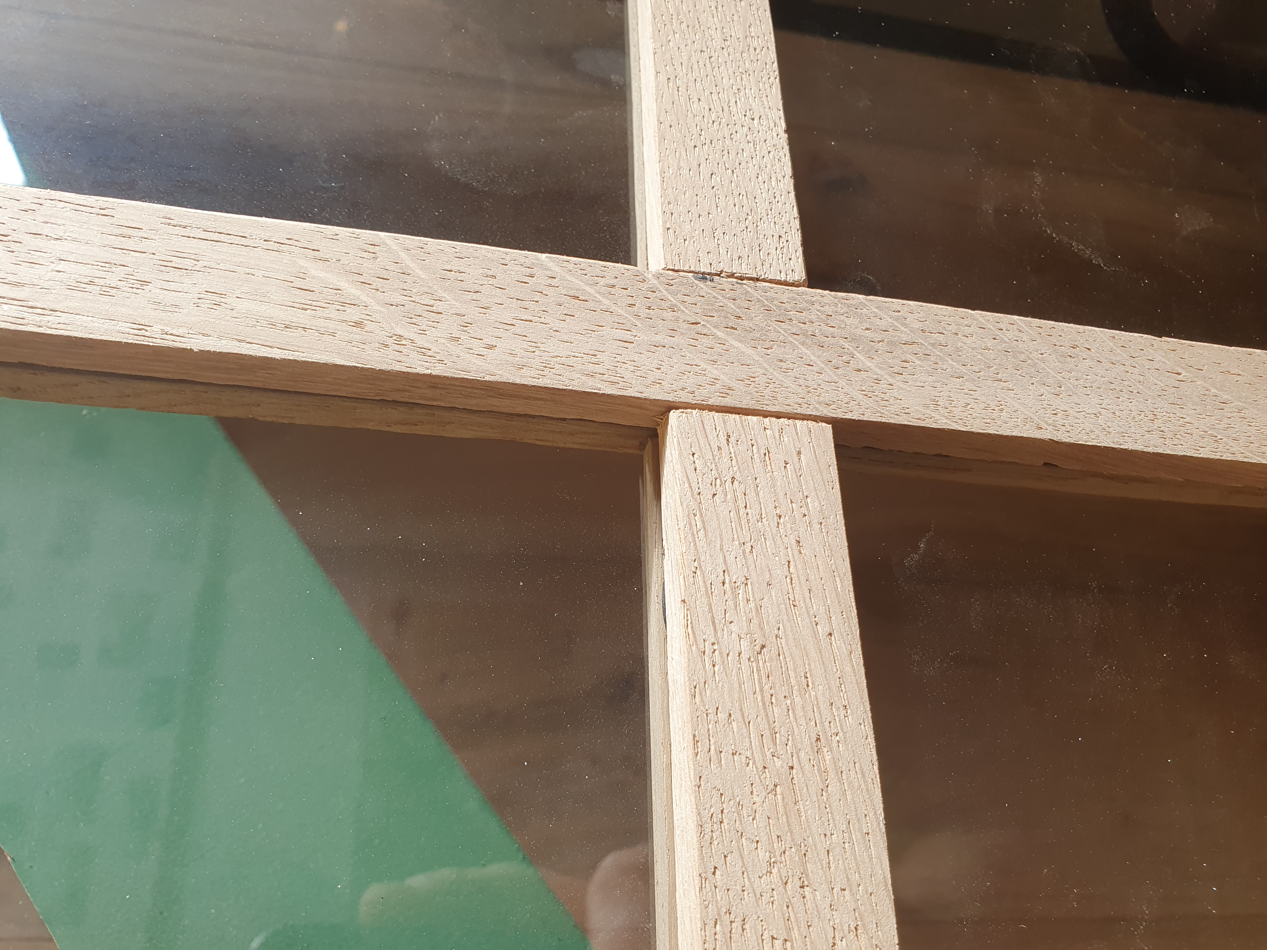Binnendeur 63x201,5 eiken met glas in houten frame met een houten kruis