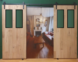 Schuifdeur eiken met twee glazen ruiten in stalen frame