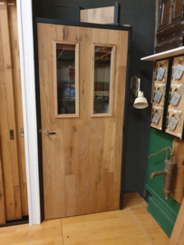 Binnendeur eiken met twee glazen ruiten in houten frame