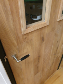 Binnendeur eiken met twee glazen ruiten in houten frame