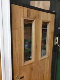 Binnendeur eiken met twee glazen ruiten in houten frame