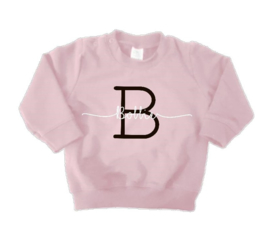 Sweater met letter en naam roze