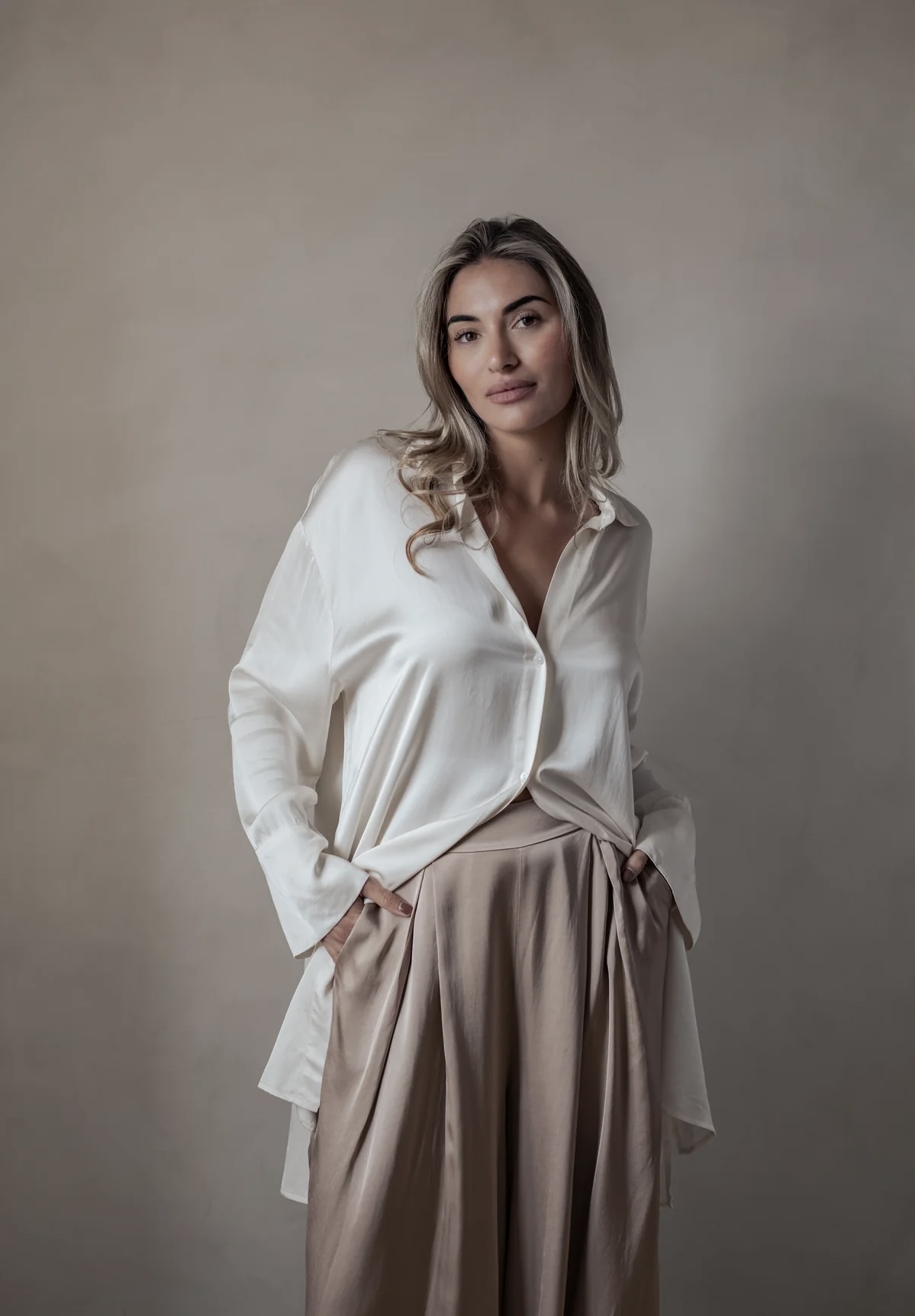 BYPIAS GLOWING SATIN LUXE VELONA BLOUSE VANILLA
