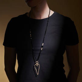 The Moshi necklace Cassandra black