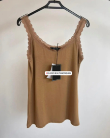 Top  Lotte met kant Camel