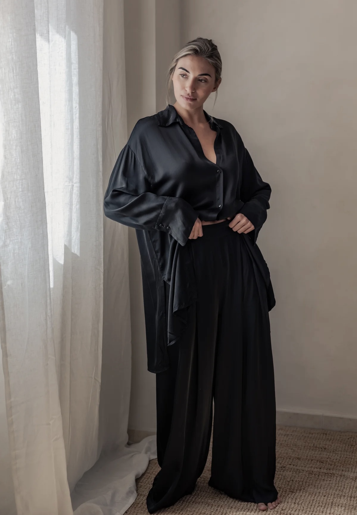 BYPIAS GLOWING SATIN LUXE VELONA BLOUSE BLACK