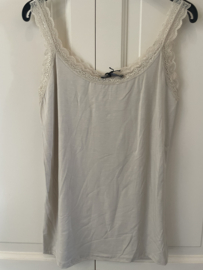 Top  Lotte met kant Beige