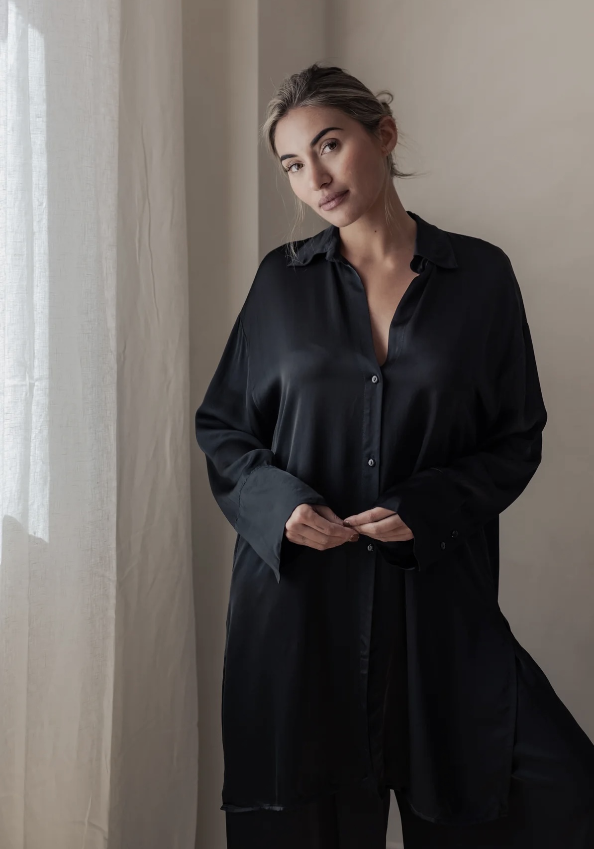 BYPIAS GLOWING SATIN LUXE VELONA BLOUSE BLACK