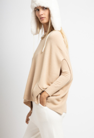 Poncho trui met zakjes Tamara in Beige