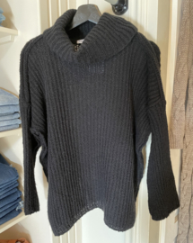 FOBYA Sweater Black