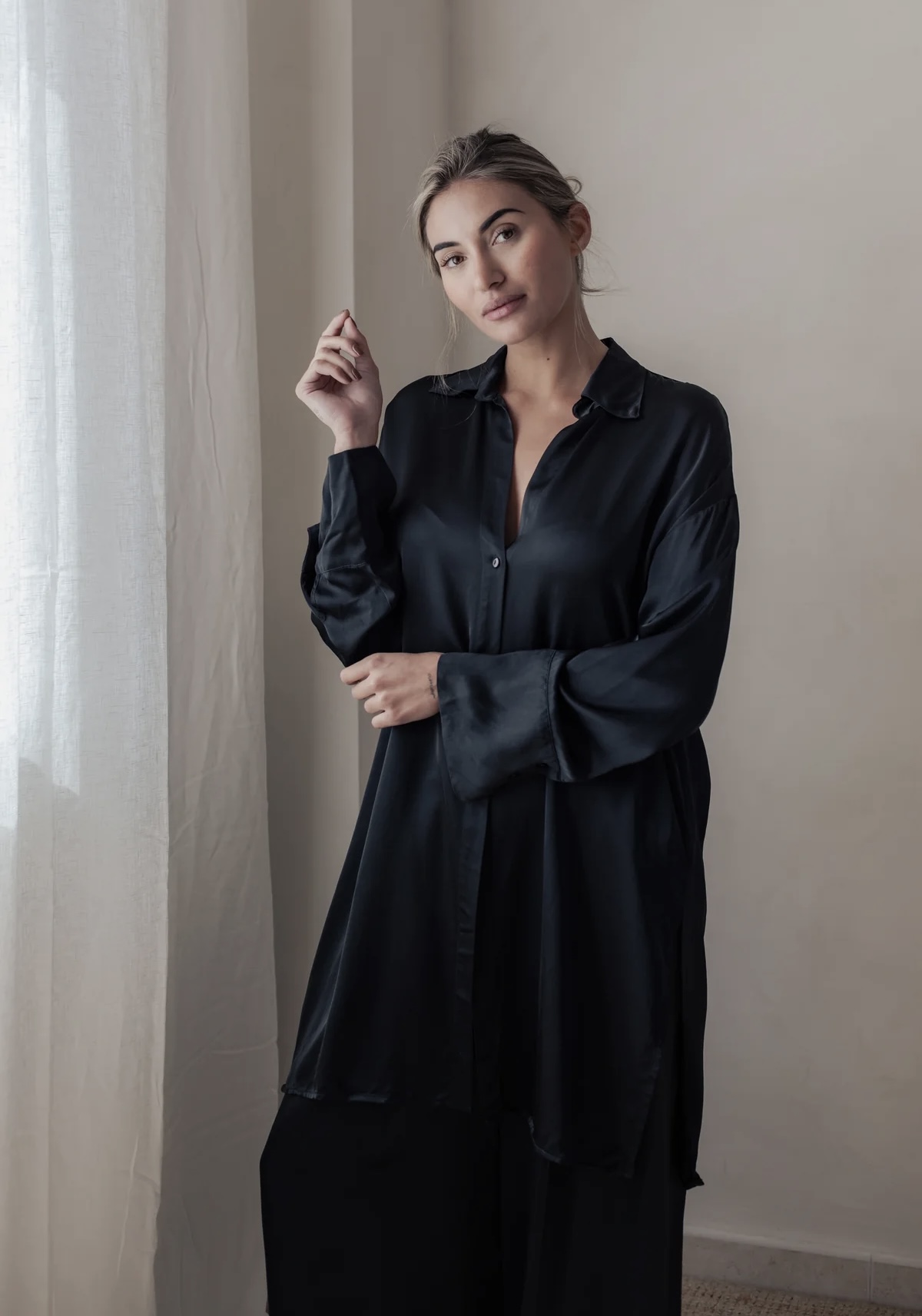 BYPIAS GLOWING SATIN LUXE VELONA BLOUSE BLACK
