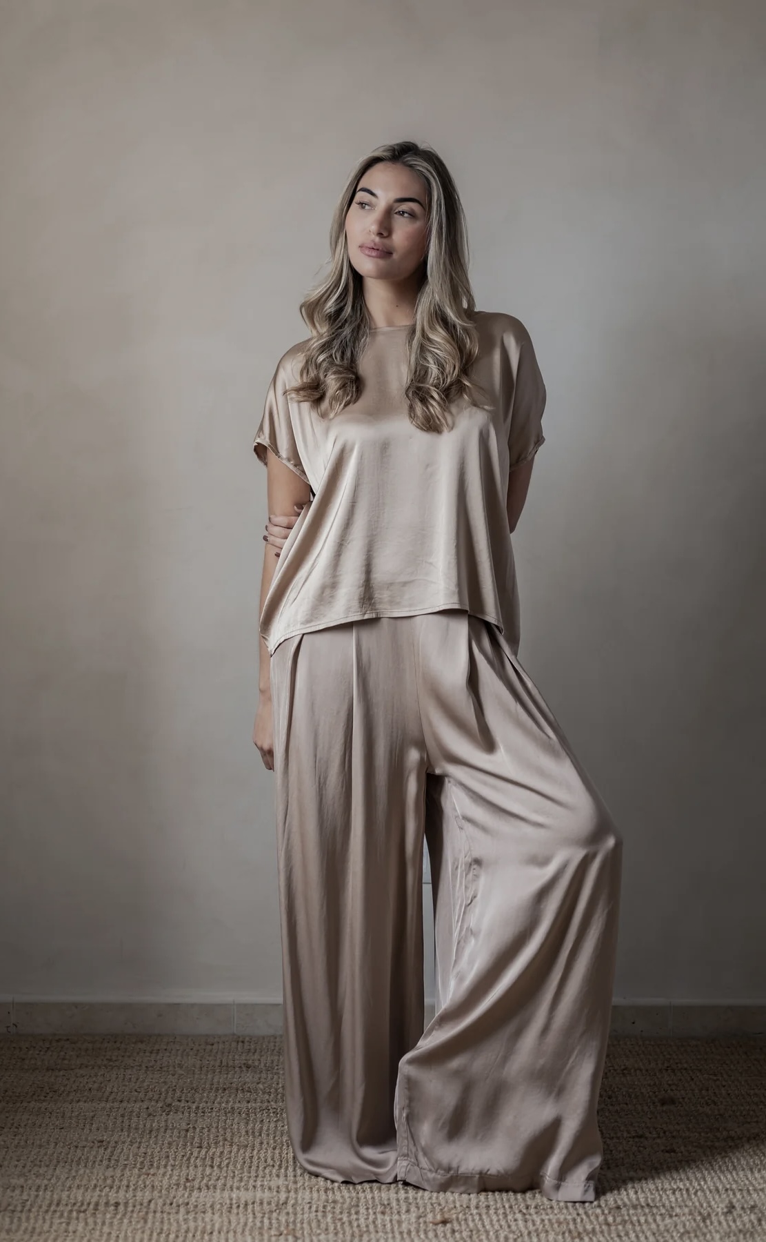 BYPIAS GLOWING SATIN BROEK POWDER