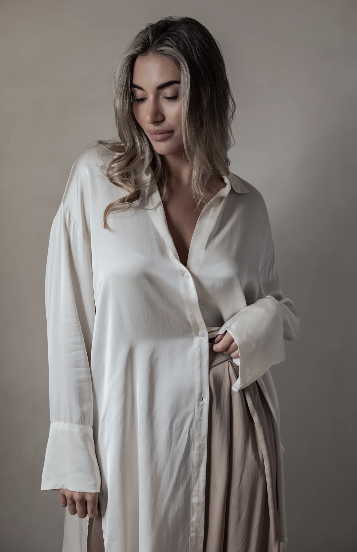 BYPIAS GLOWING SATIN LUXE VELONA BLOUSE VANILLA