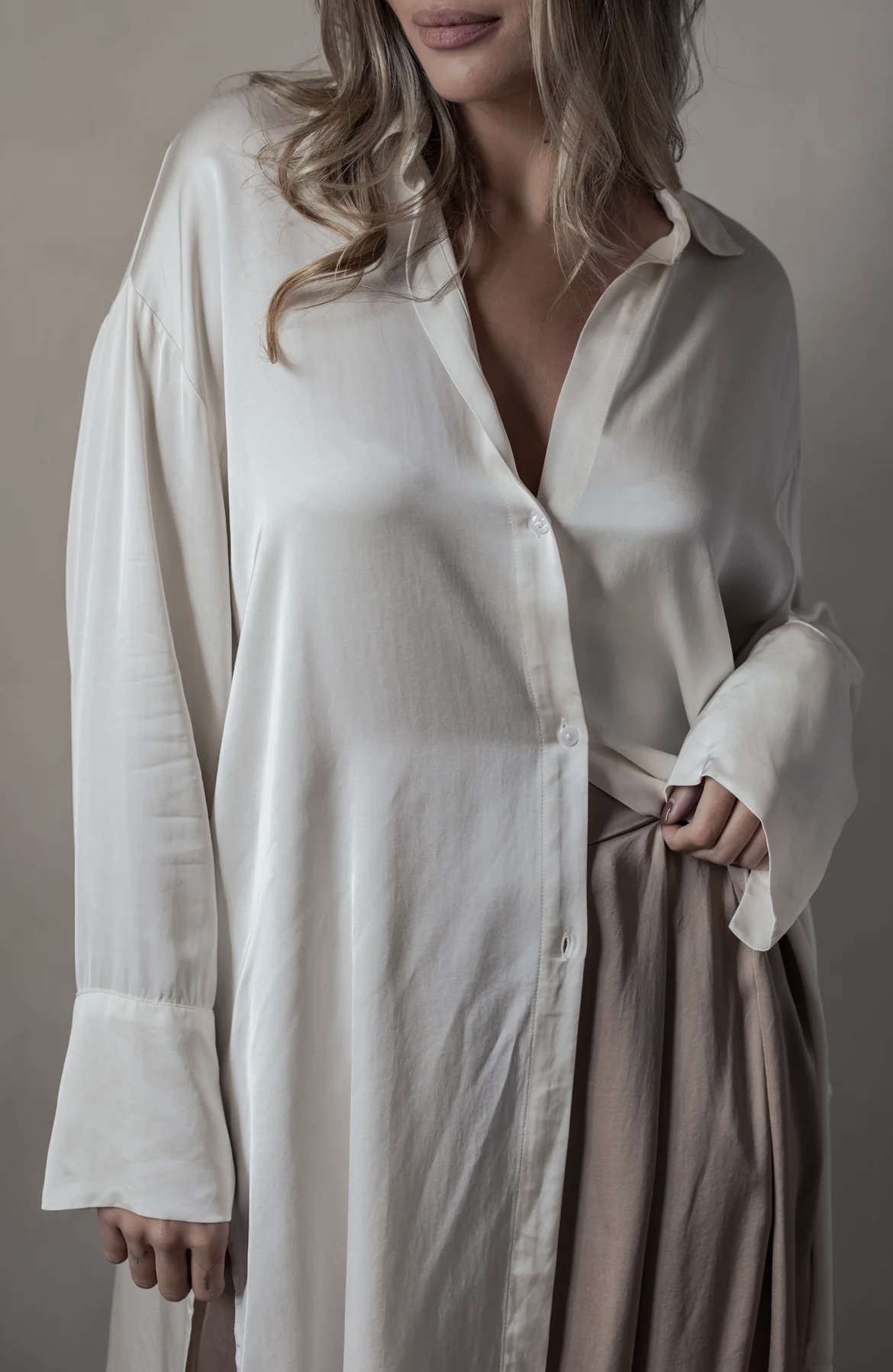 BYPIAS GLOWING SATIN LUXE VELONA BLOUSE VANILLA
