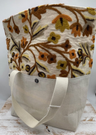 Embroidery beige